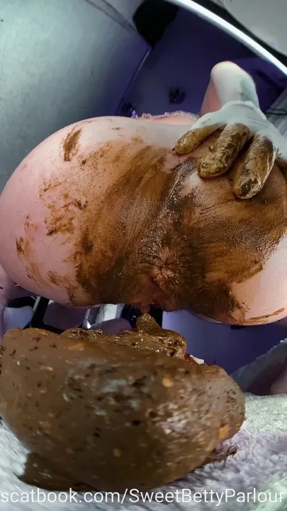 Sweet Betty Squats and Smears a Fresh Kaviar Mess in Solo Scat - scat porn video at ScatLab.net