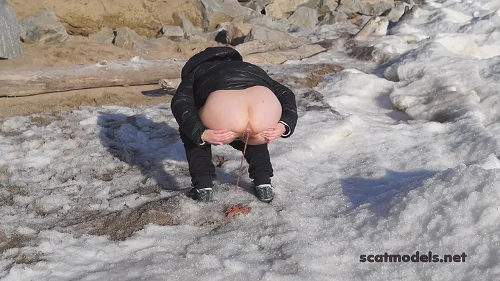 Solo Girl's Slow and Steady Natural Scat Dump - Full Detail - scat porn video at ScatLab.net