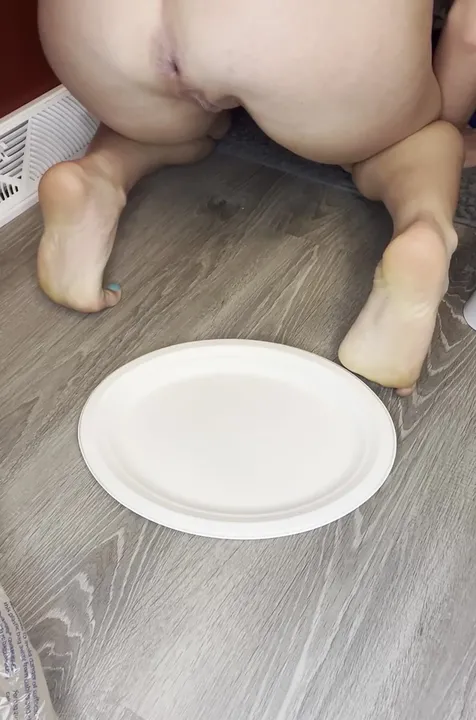 Fat, Firm Turds Pile Up in This Impressive Scat Video - Download - scat porn video at ScatLab.net