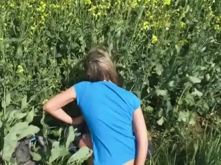 Skye Takes a Relaxed Summer Poop in This Honest Solo Scat Clip - scat porn video at ScatLab.net