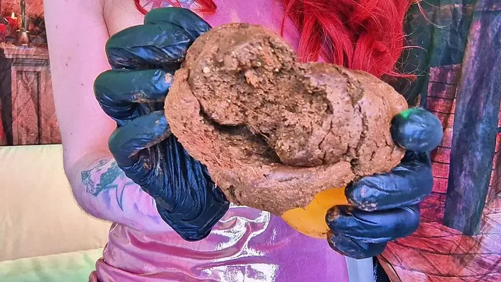 Sweet Betty Takes a Relaxing Potty Break with a Natural Scat Release - popular scat video at ScatLab
