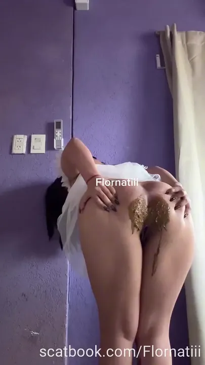 Flornatiii Stretches Out With Candid Kaviar Moments in Homemade - popular scat video at ScatLab