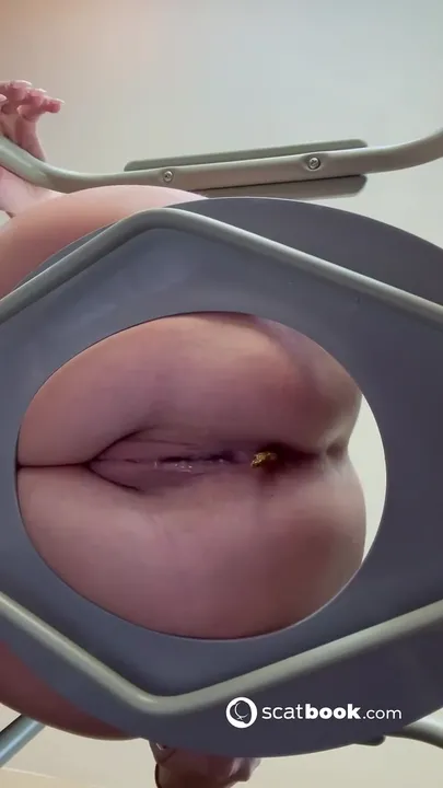 ArabScatGoddess Delivers a Proud and Unbothered Kaviar Solo - scat porn video at ScatLab.net